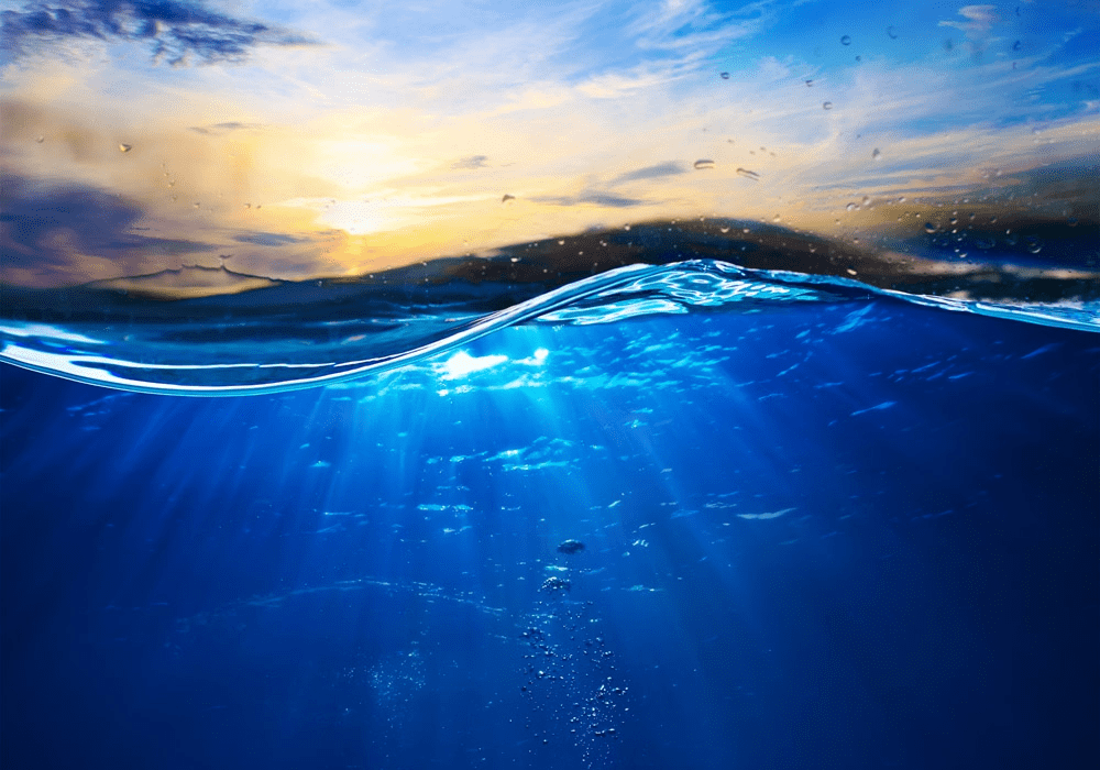 原创无色透明的水并不纯洁最纯净的水是蓝色的但并不是因为天蓝