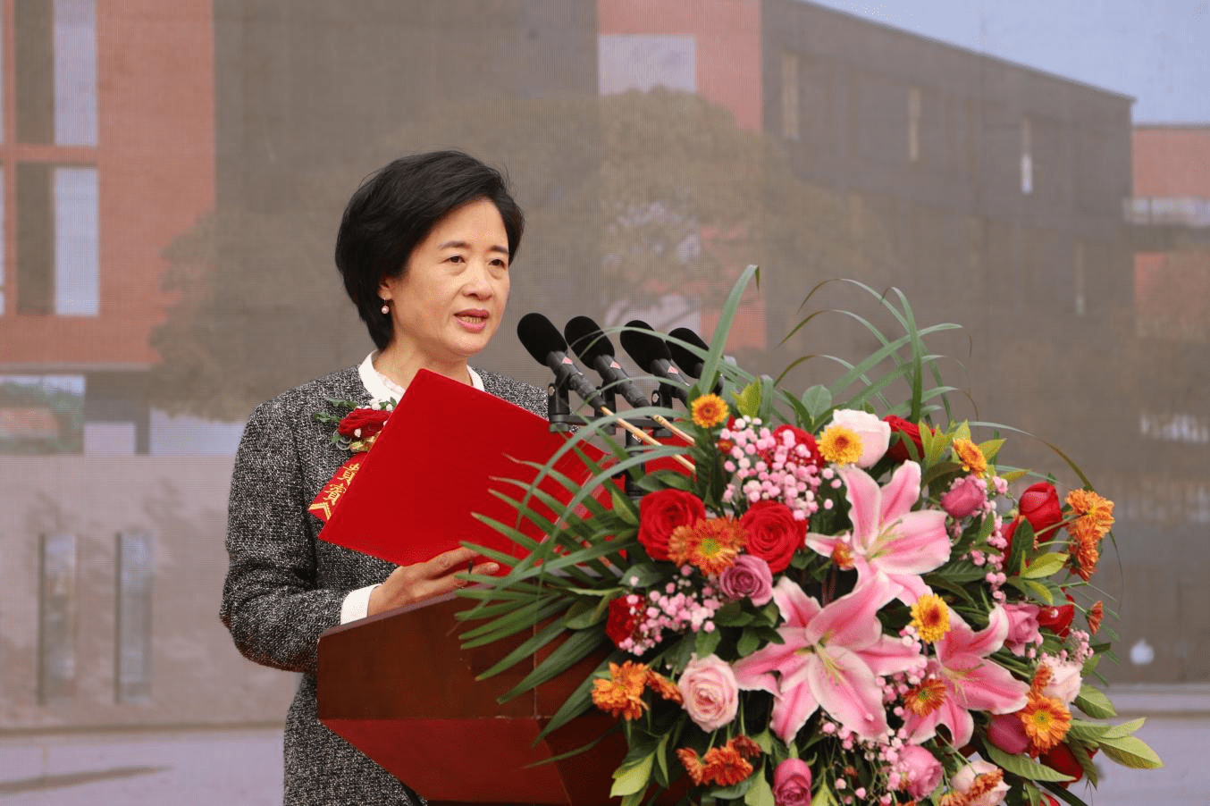 莱西市政府副市长丁朝霞致辞