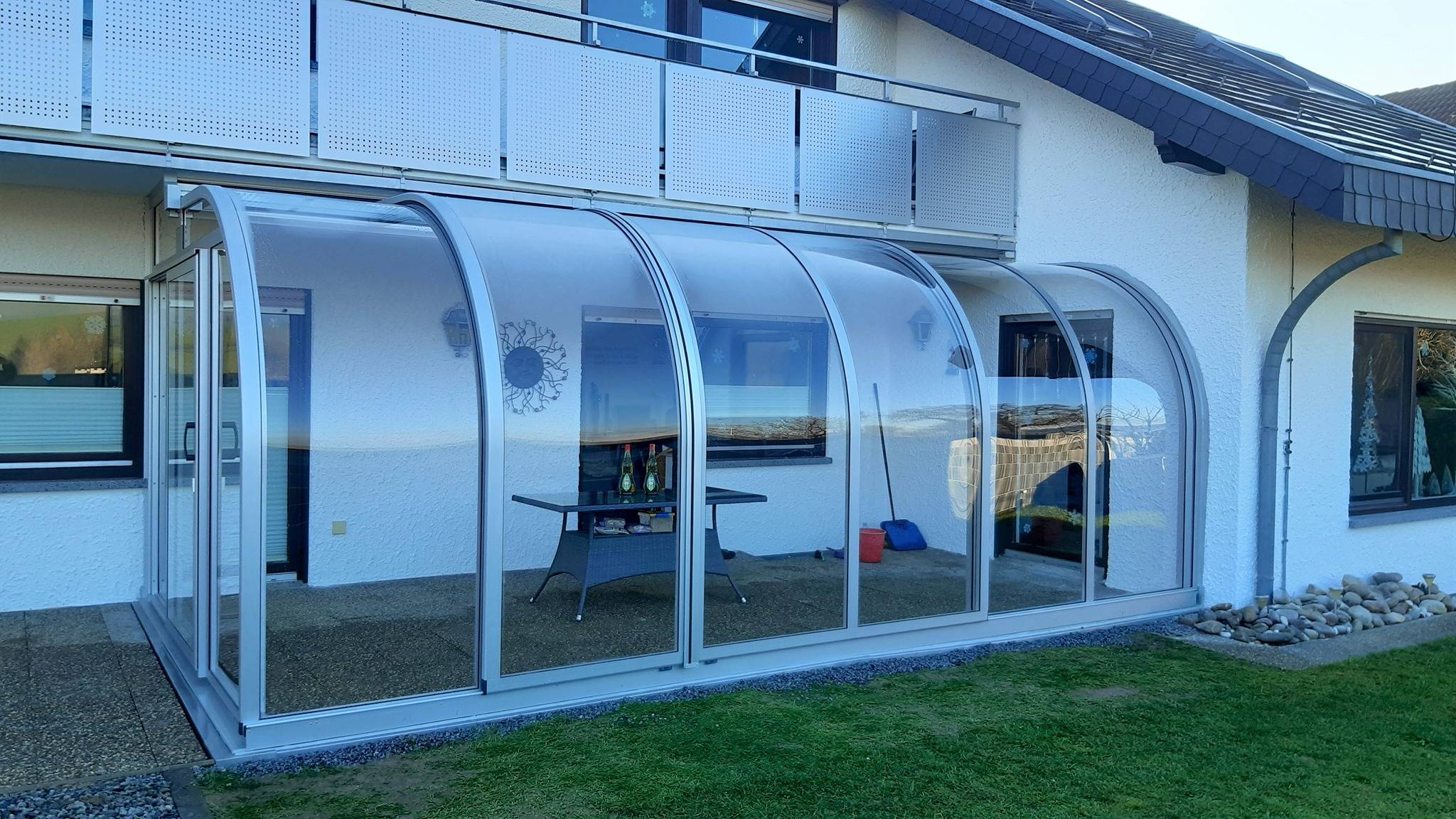 风靡各大小区的伸缩移动阳光房有什么好