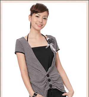 条纹 诟谇条纹衫腰间的褶皱遮蔽了水桶腰的缺陷