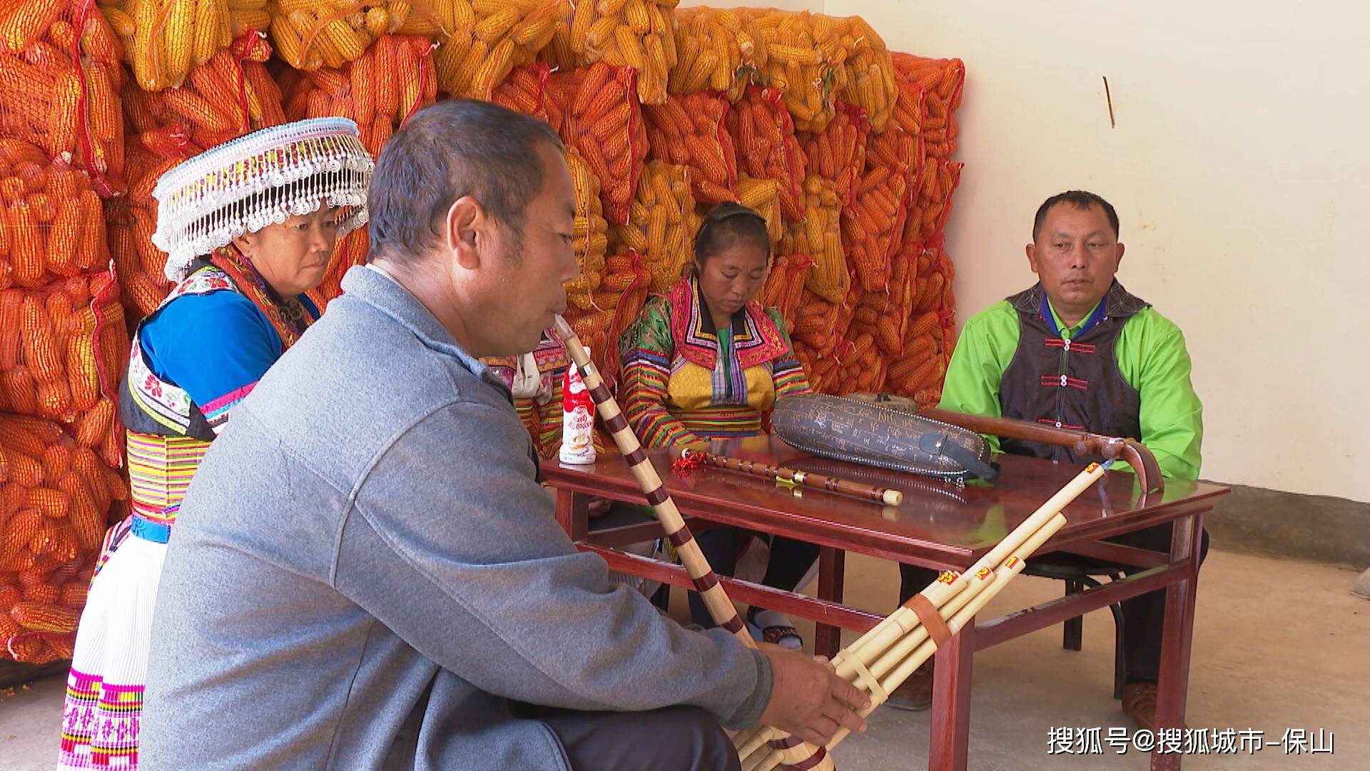 例如苗族语言,苗族传统歌曲,打歌调等,展现了苗族深厚的文化底蕴