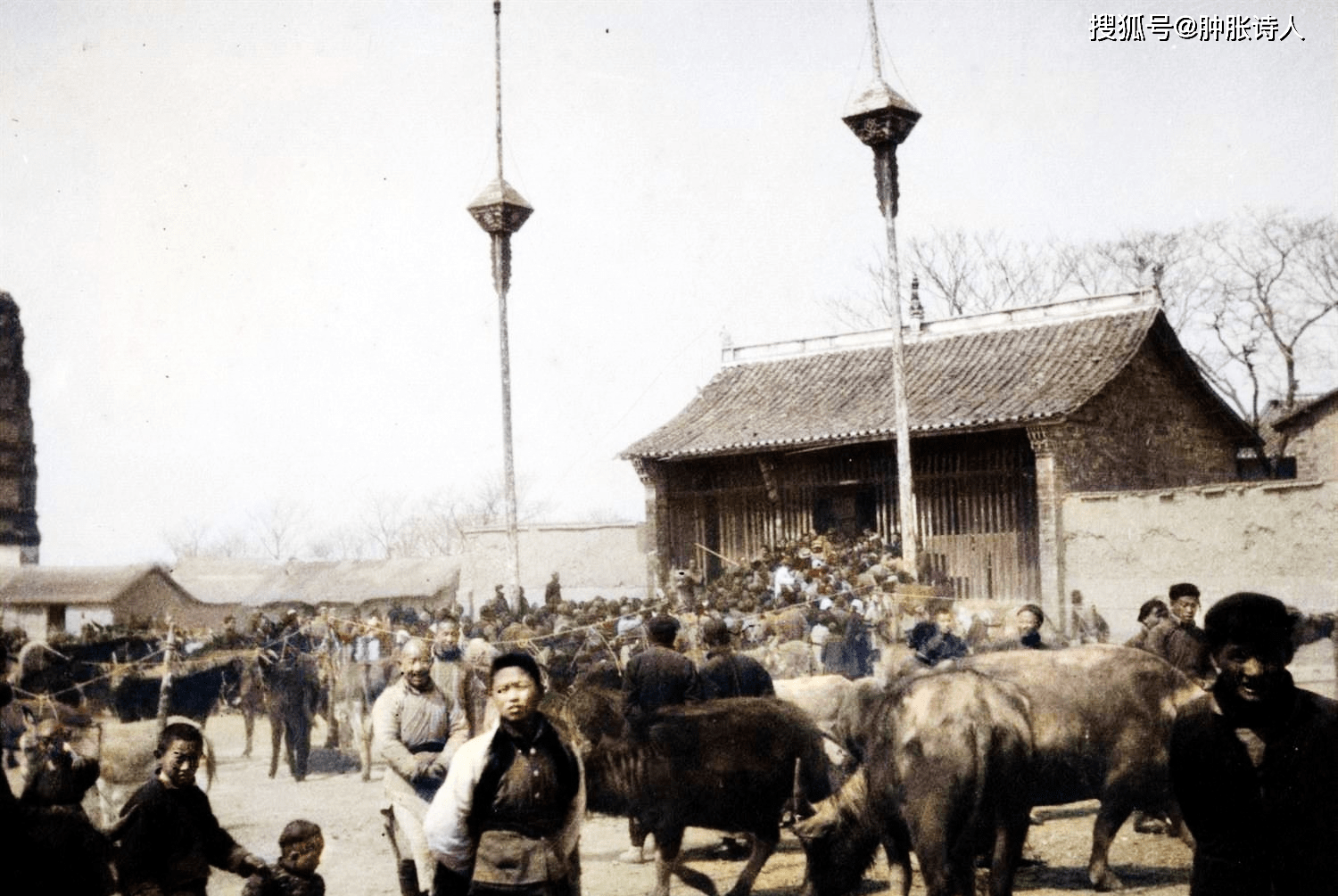 一组北洋老照片,带你走近1918年北京百姓的日常生活_男子_煤球_寺庙