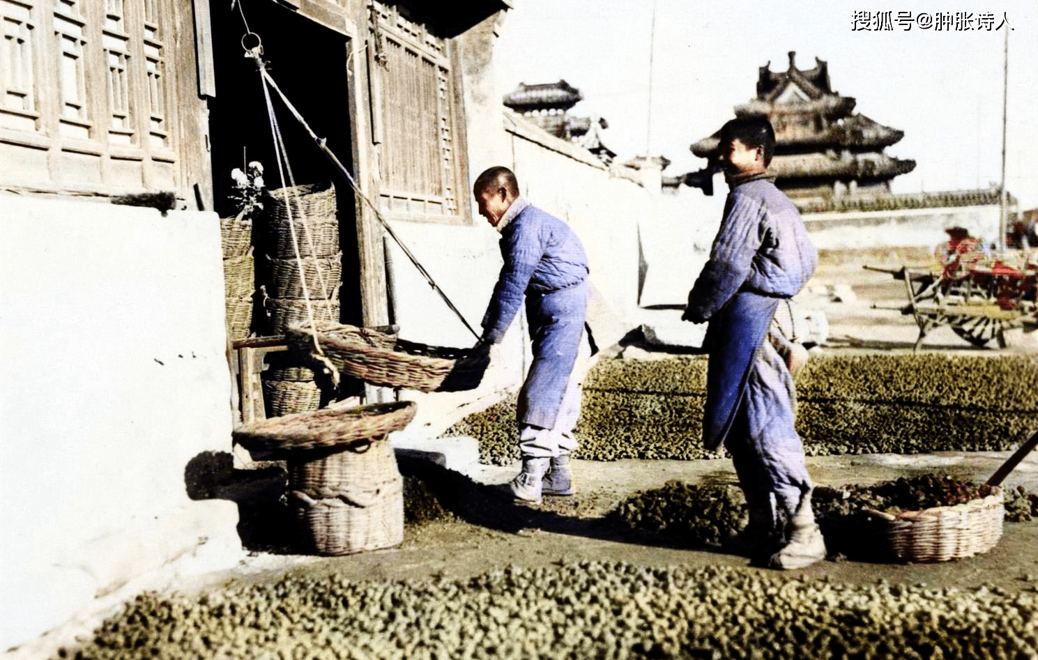 一组北洋老照片,带你走近1918年北京百姓的日常生活_男子_煤球_寺庙