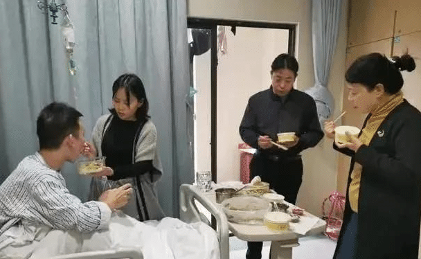 姚策离世视频被曝光,熊磊强行扯耳摆拍_许敏_丈夫_新枝