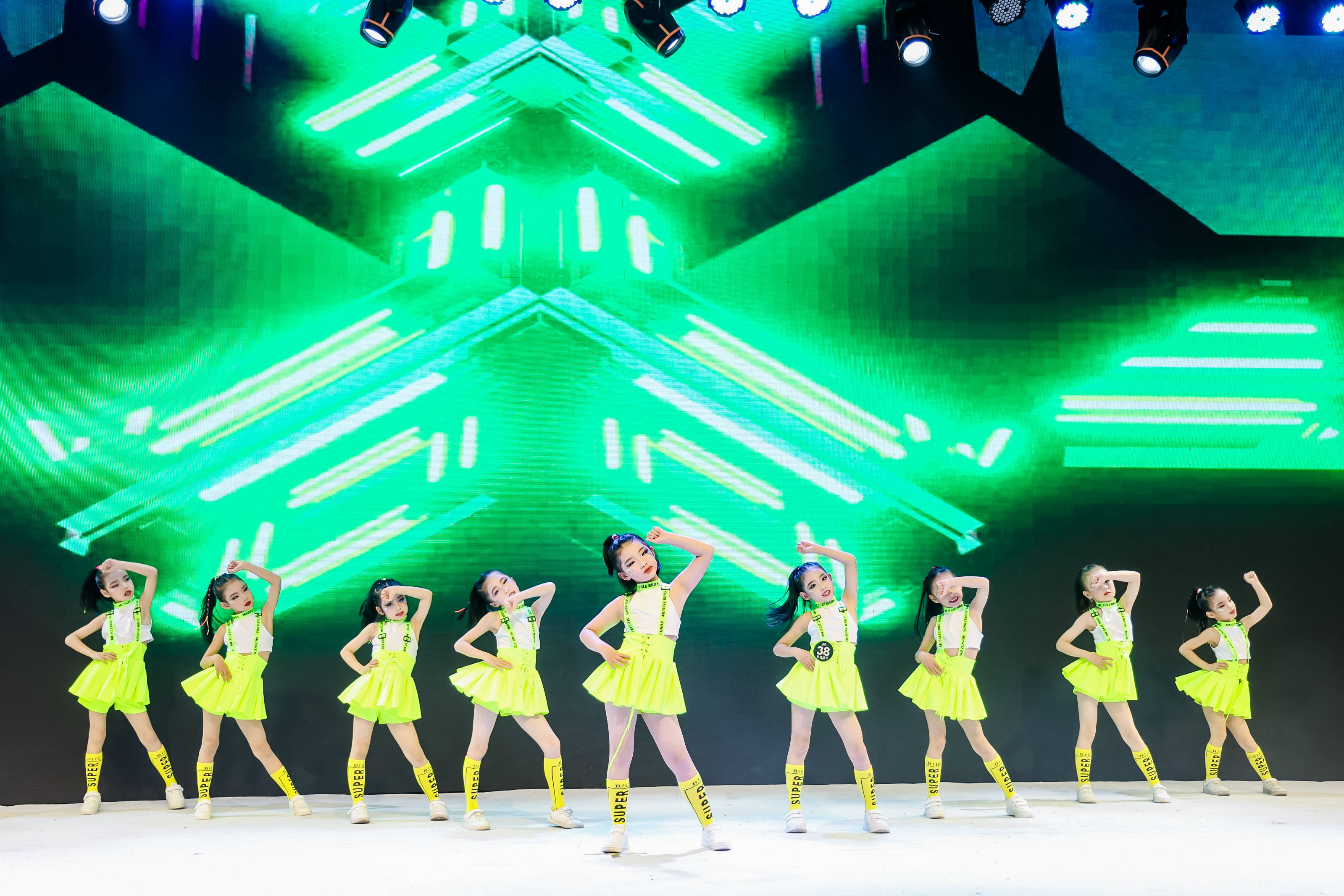 专访| 舞林新生代深圳人气之星 yes ok组合:努力奋斗,享受演出_舞蹈