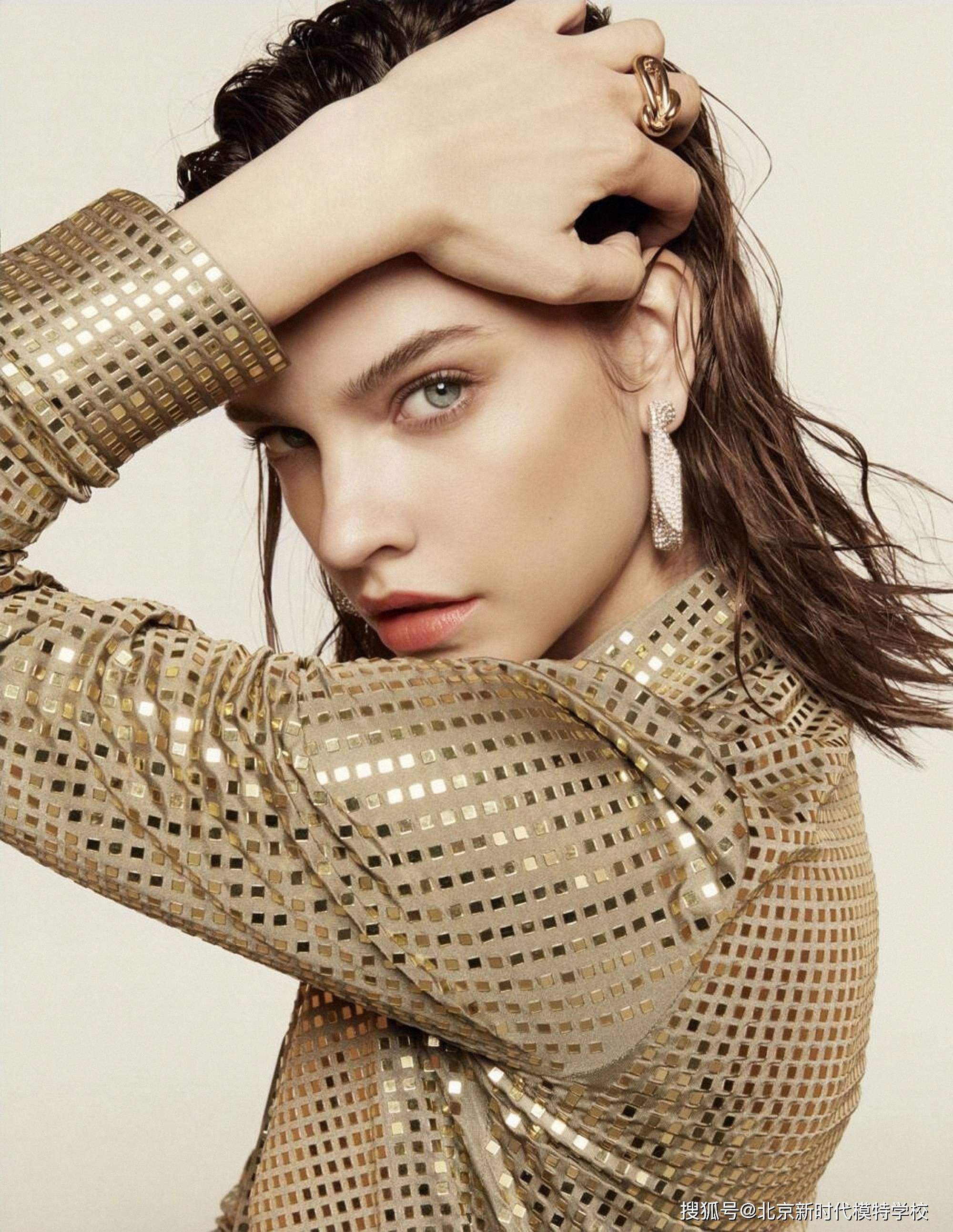 普通模特和超模的差距究竟有多大_面孔_标准_台步