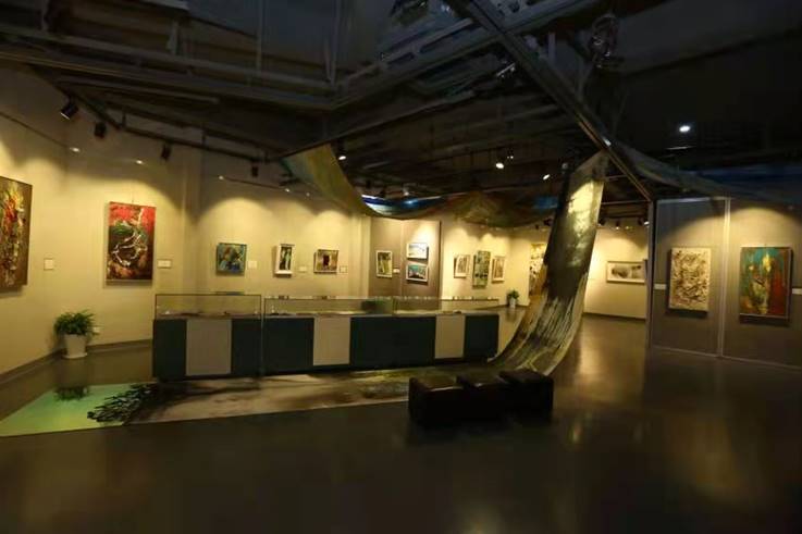 “太湖石与充电桩：朱泓彦观念艺术展”在上海昌硕文化中心隆重开幕