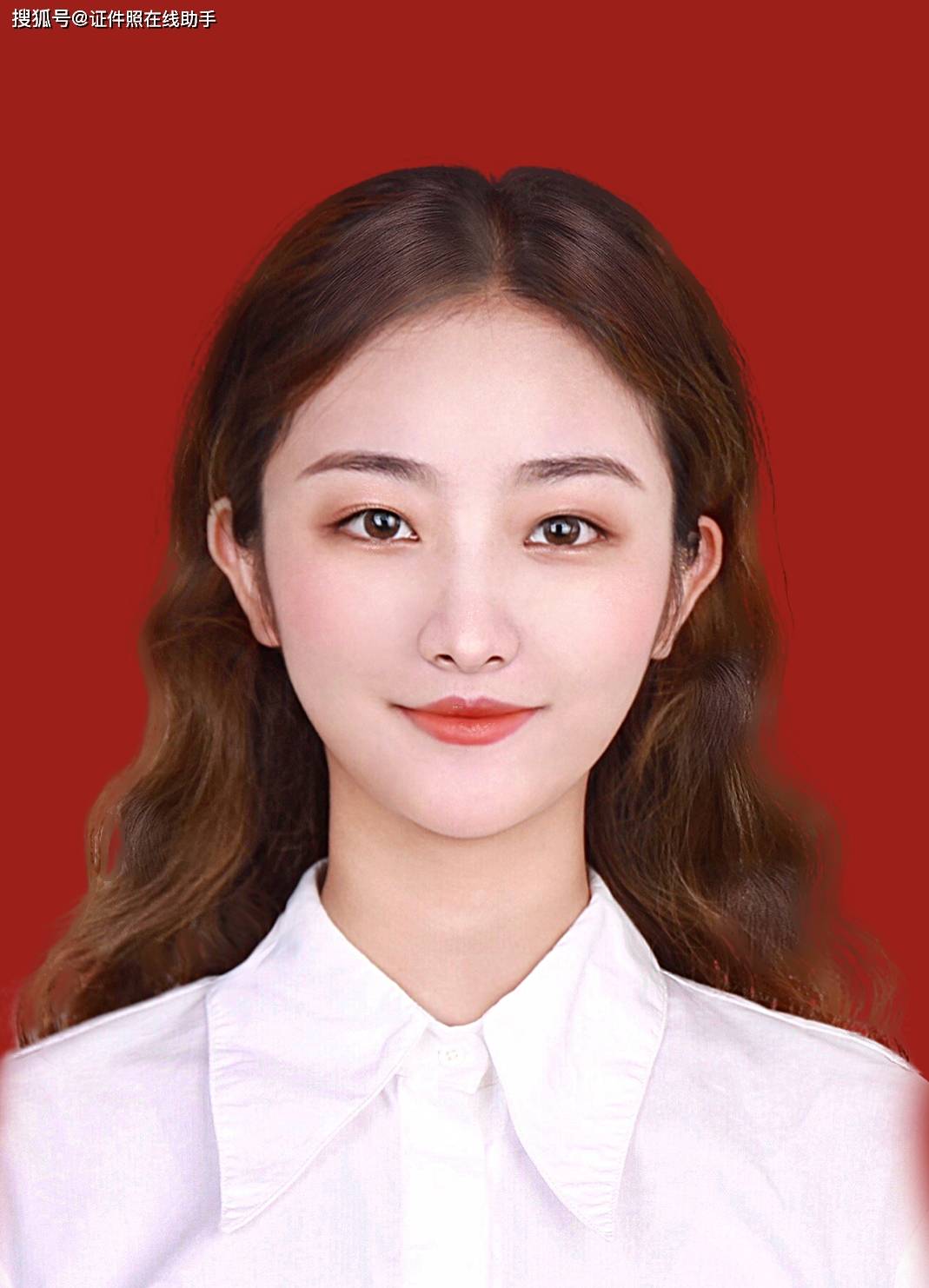 ps手机拍红色背景证件照穿什么衣服好看