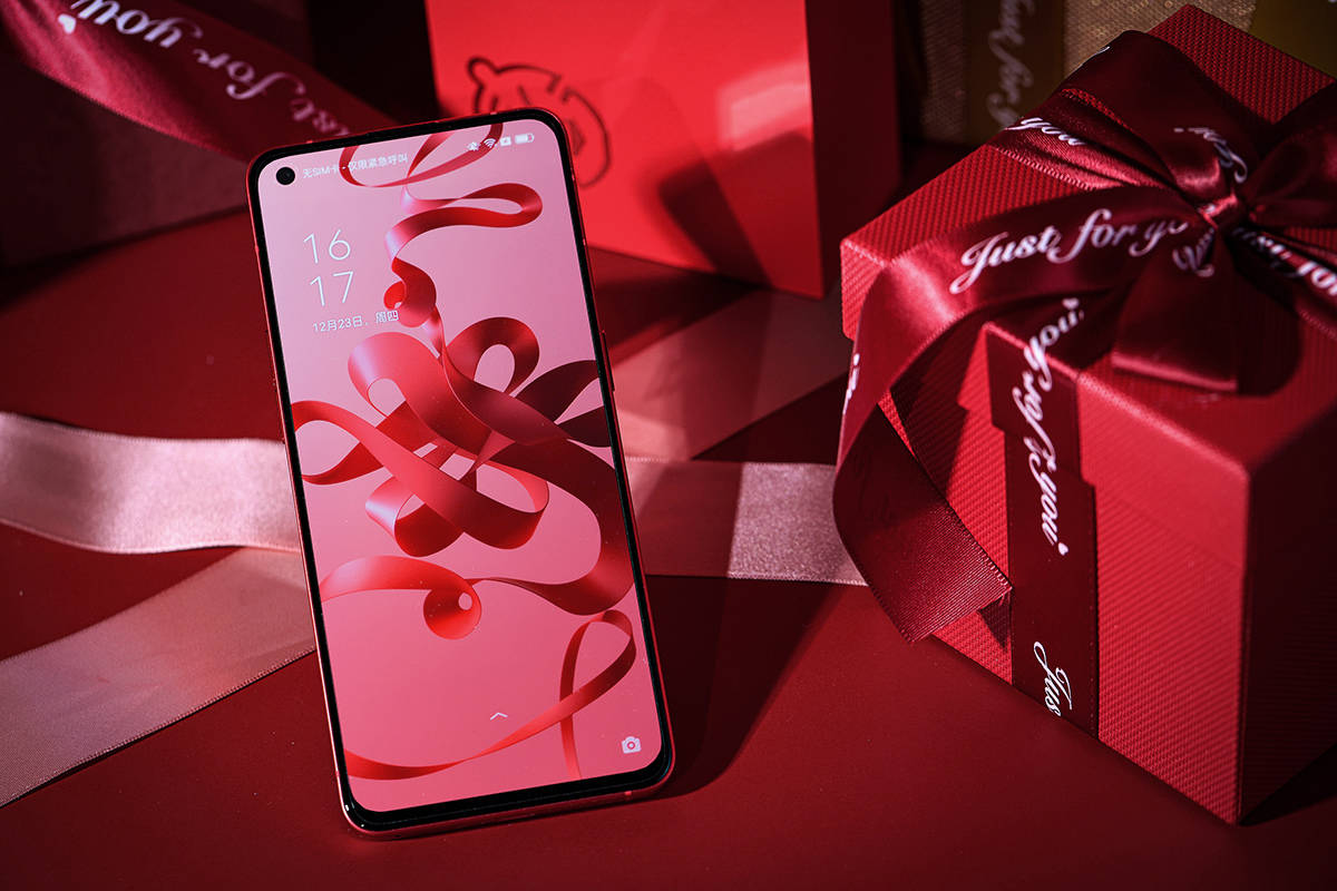 极具质感的正红色opporeno7红丝绒新年版外观图赏