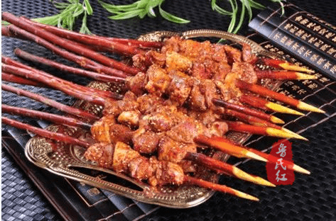 在上海吃正宗的红柳枝烤羊肉串超美的羊肉烤串吃过后赞不绝口