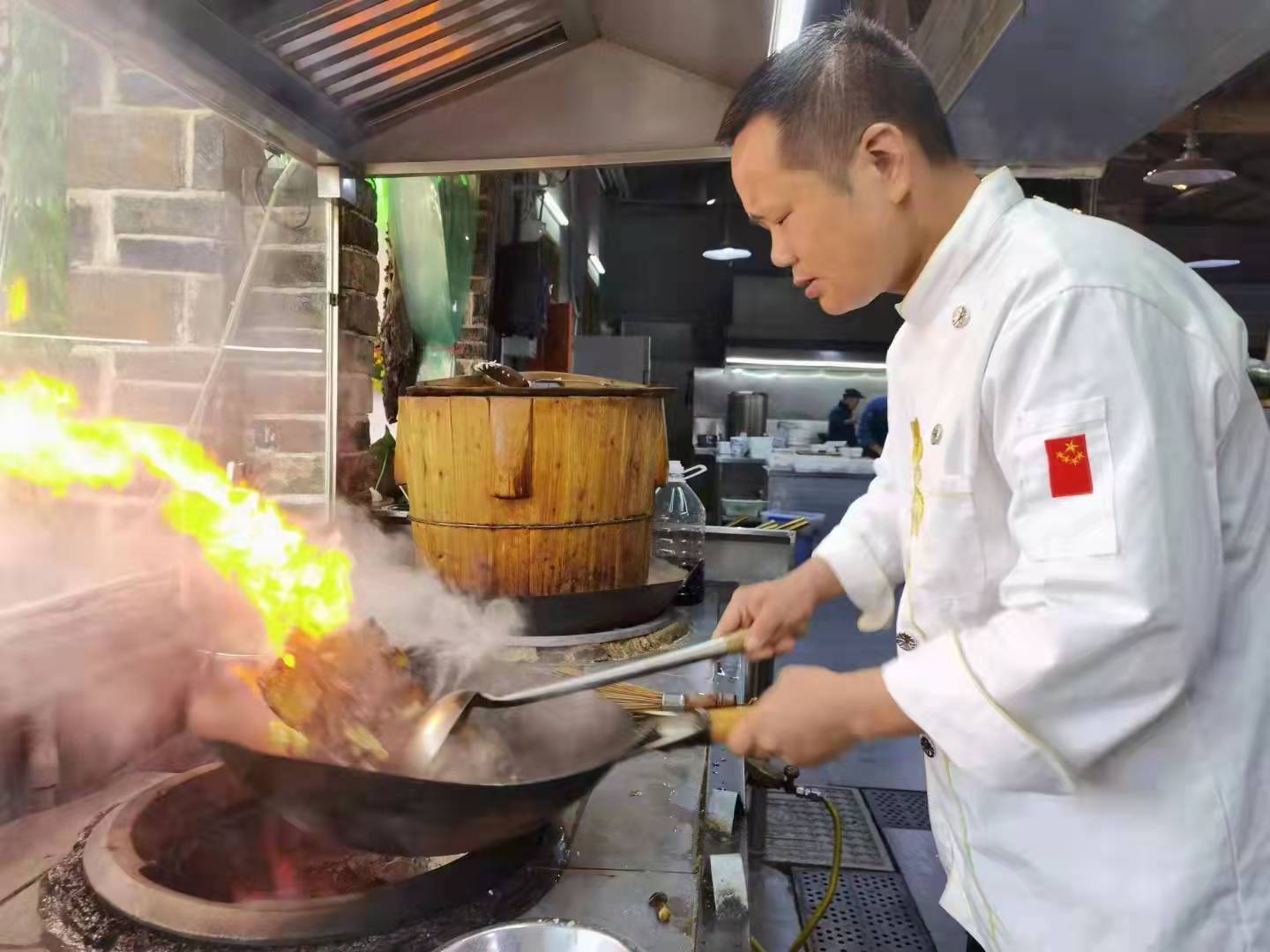 湘菜万里行联系对象肖湘衡获评2021湘菜年度人物