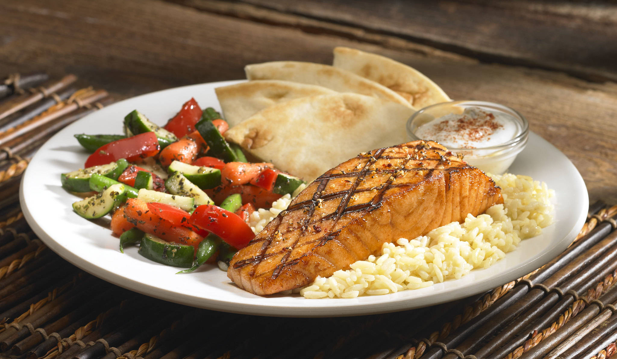 因为|堪比中国吃货的国家:美食文化新奇又另类,吃顿饭都能吃到睡着