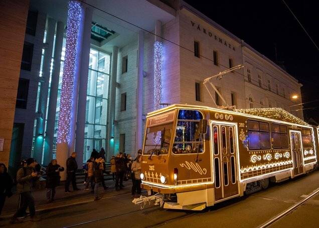 米什科尔茨圣诞电车被评为欧洲最美电车