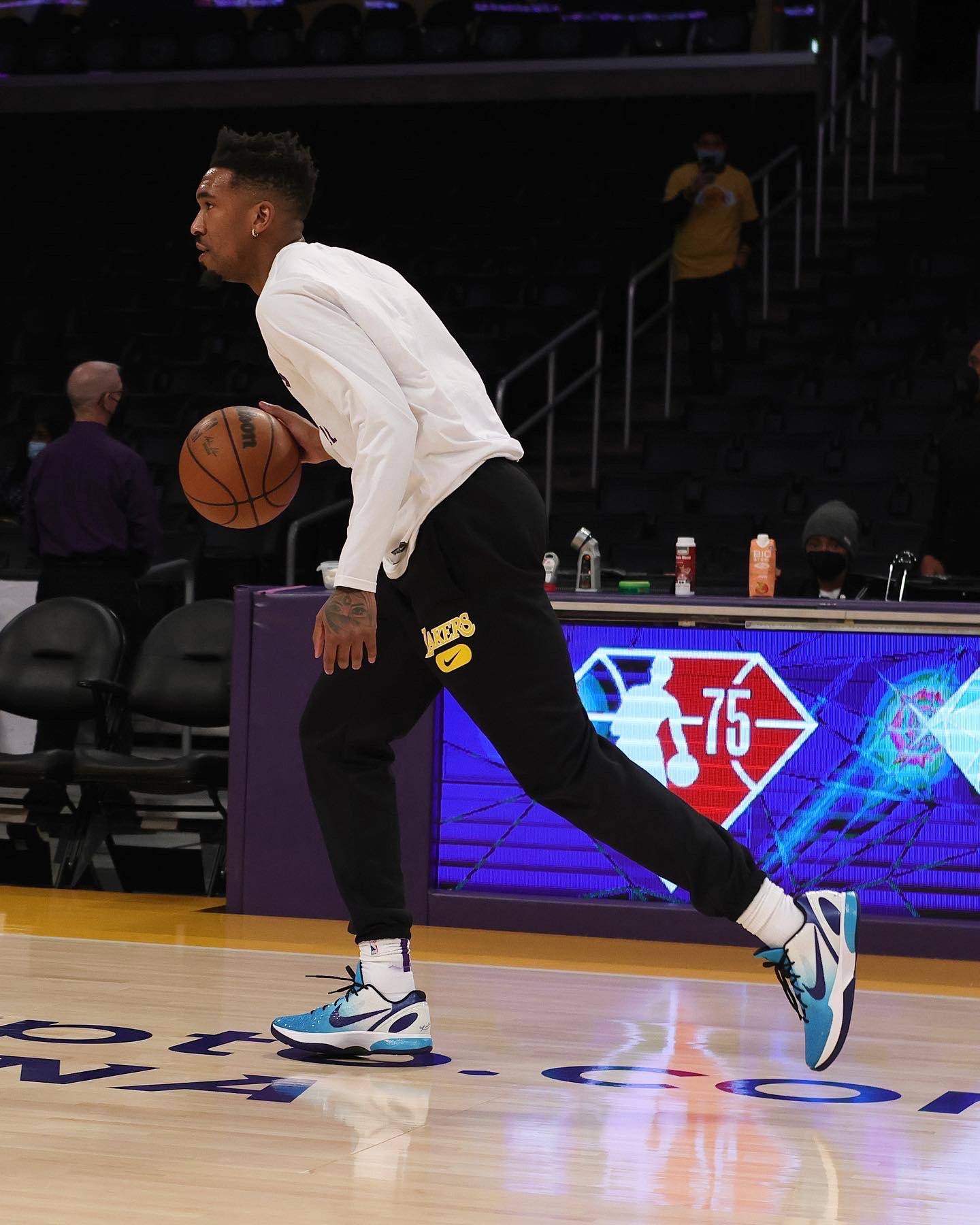 1月8日nba球鞋上脚字母哥3科比4