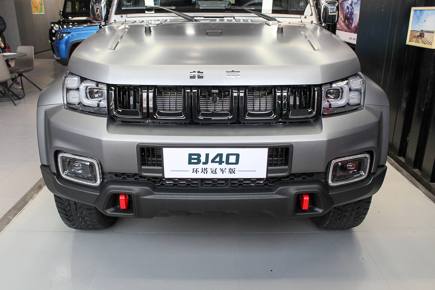 个性鲜明的国产硬派越野2022款北京越野bj40环塔冠军版到店实拍