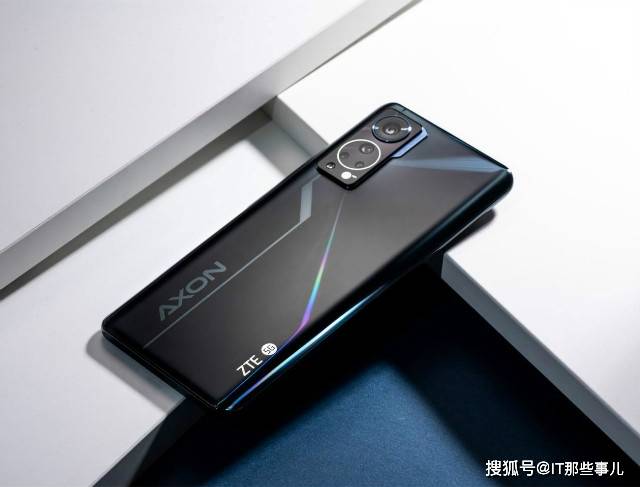 价格跌至新低 到手价2098元 中兴Axon30屏下版值得买吗？