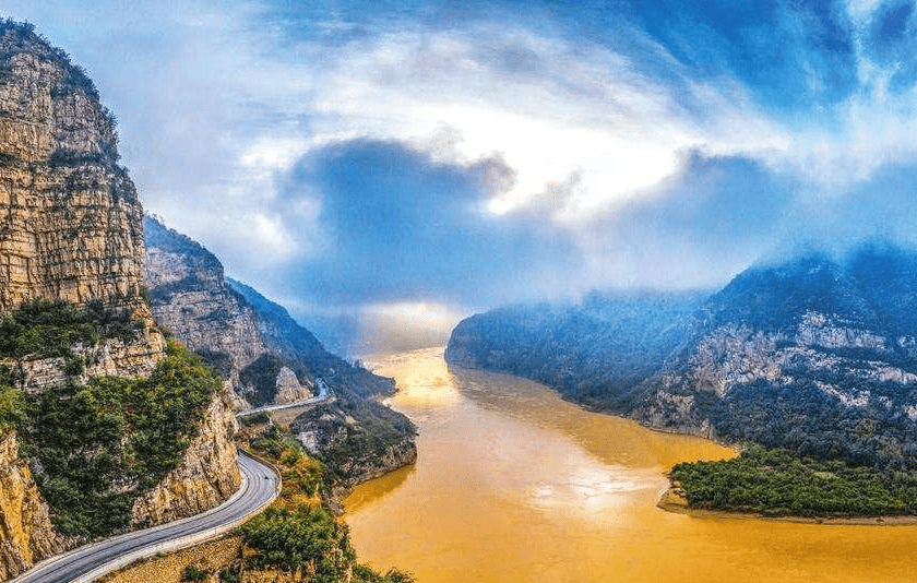 山西一冷门公路，沿途风景秀美壮丽，全长有800多公里，适宜自驾