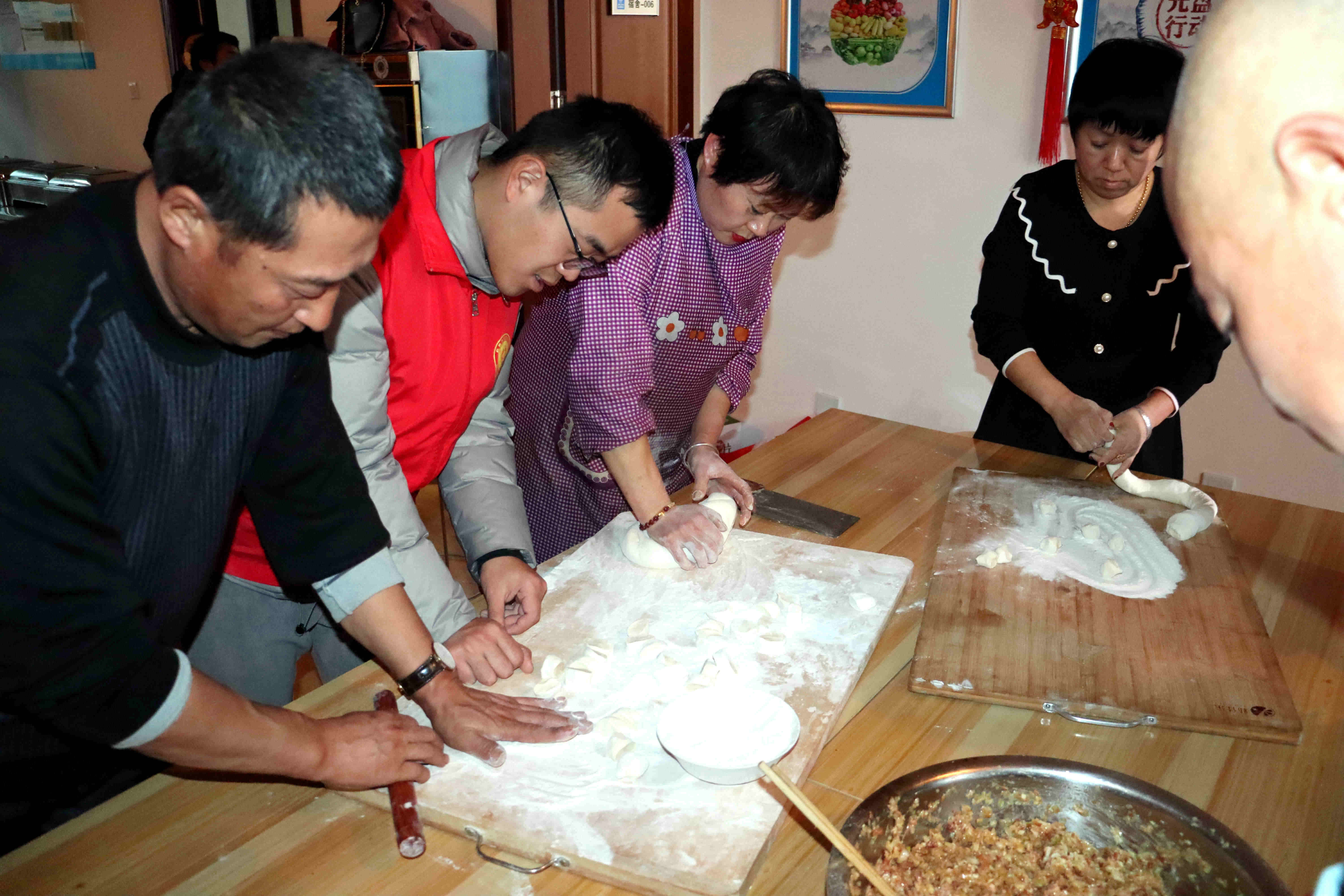 青岛即墨暖心实招工友就地过年也精彩