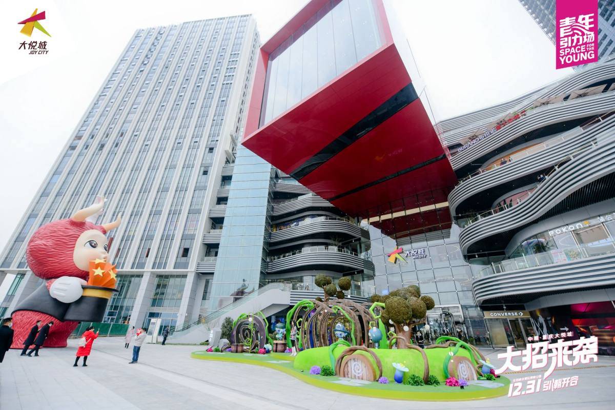 元旦前日开业的重庆大悦城,是大悦城控股在渝投资打造的首个旗舰商业