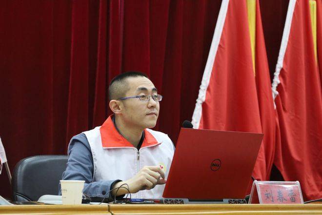 张家口市红十字会应急救护培训讲师刘春雷在河北北方学院逸夫图书馆二
