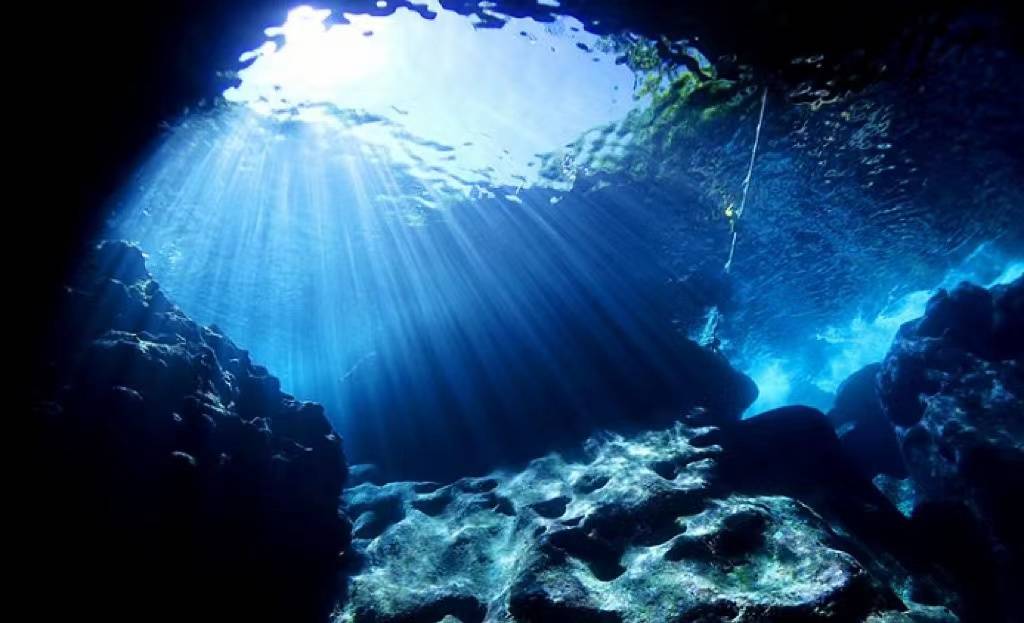 蓝洞之谜这个天然洞穴是如何形成的为什么会被淹没在海底