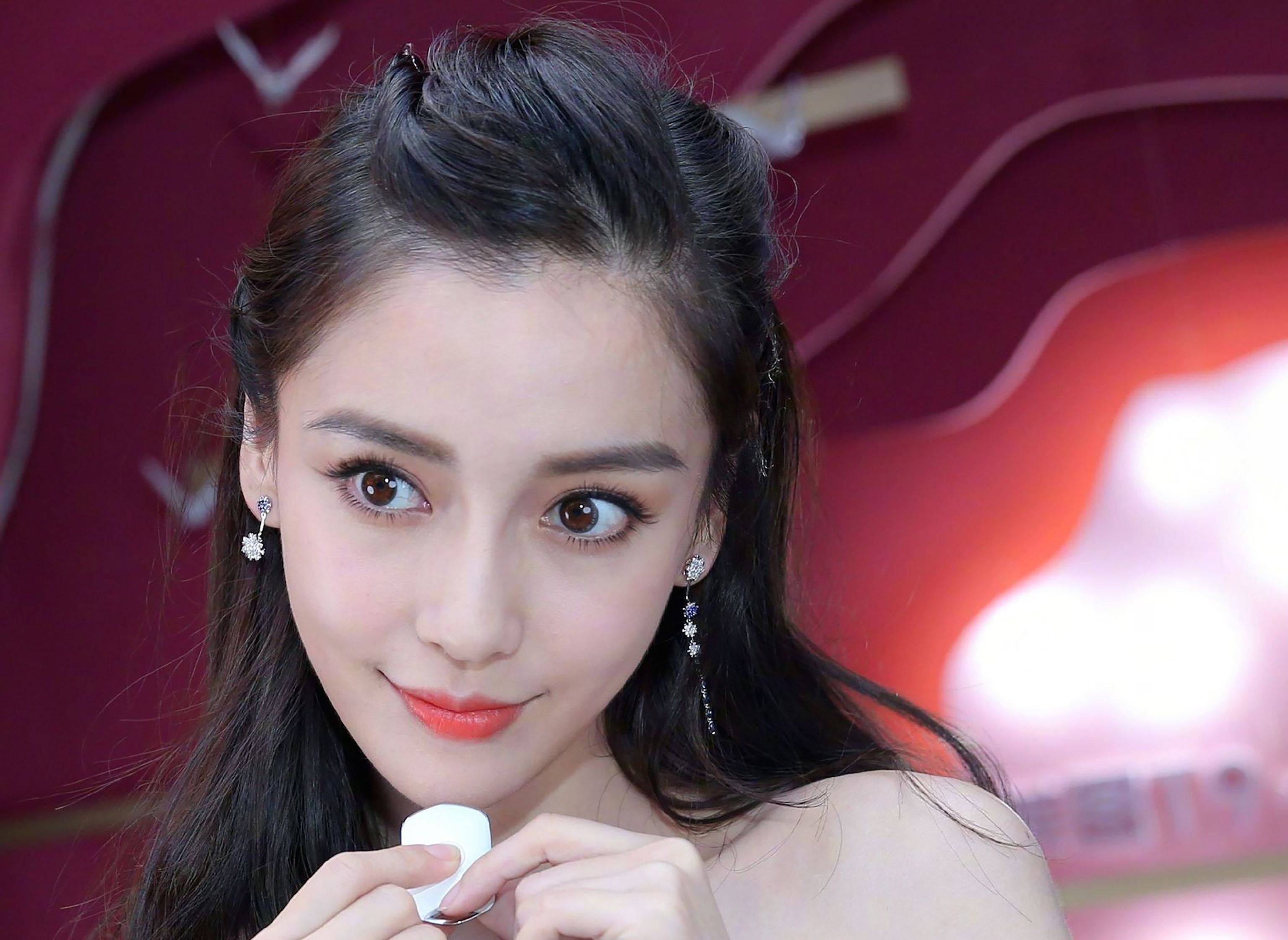 杨颖黄晓明离婚一个月不到,新剧就被曝滥用替身,网友怒批不敬业_操作