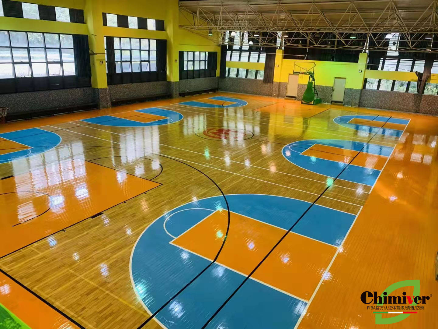 篮球木地板彩漆划线施工广东清远星萌教育篮球场划线漆应用