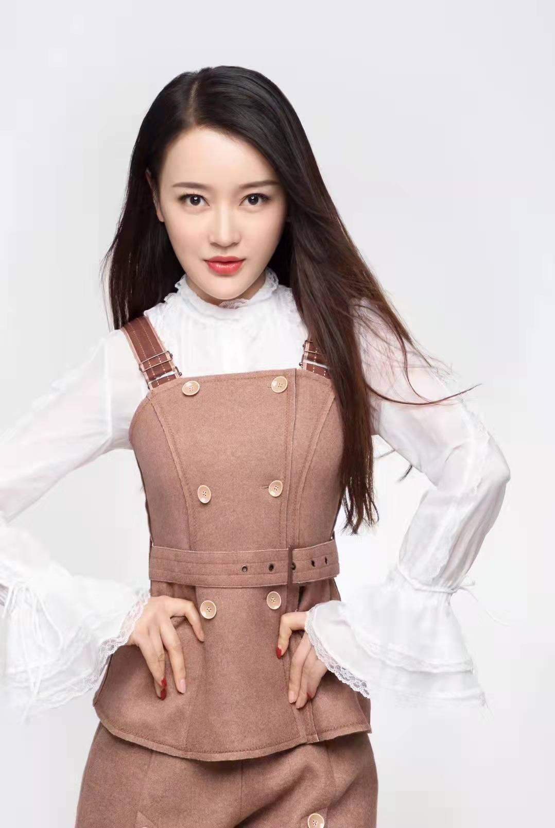 刘文文受邀主持"乐动冰城"2022新春音乐会_演出_女士_广播