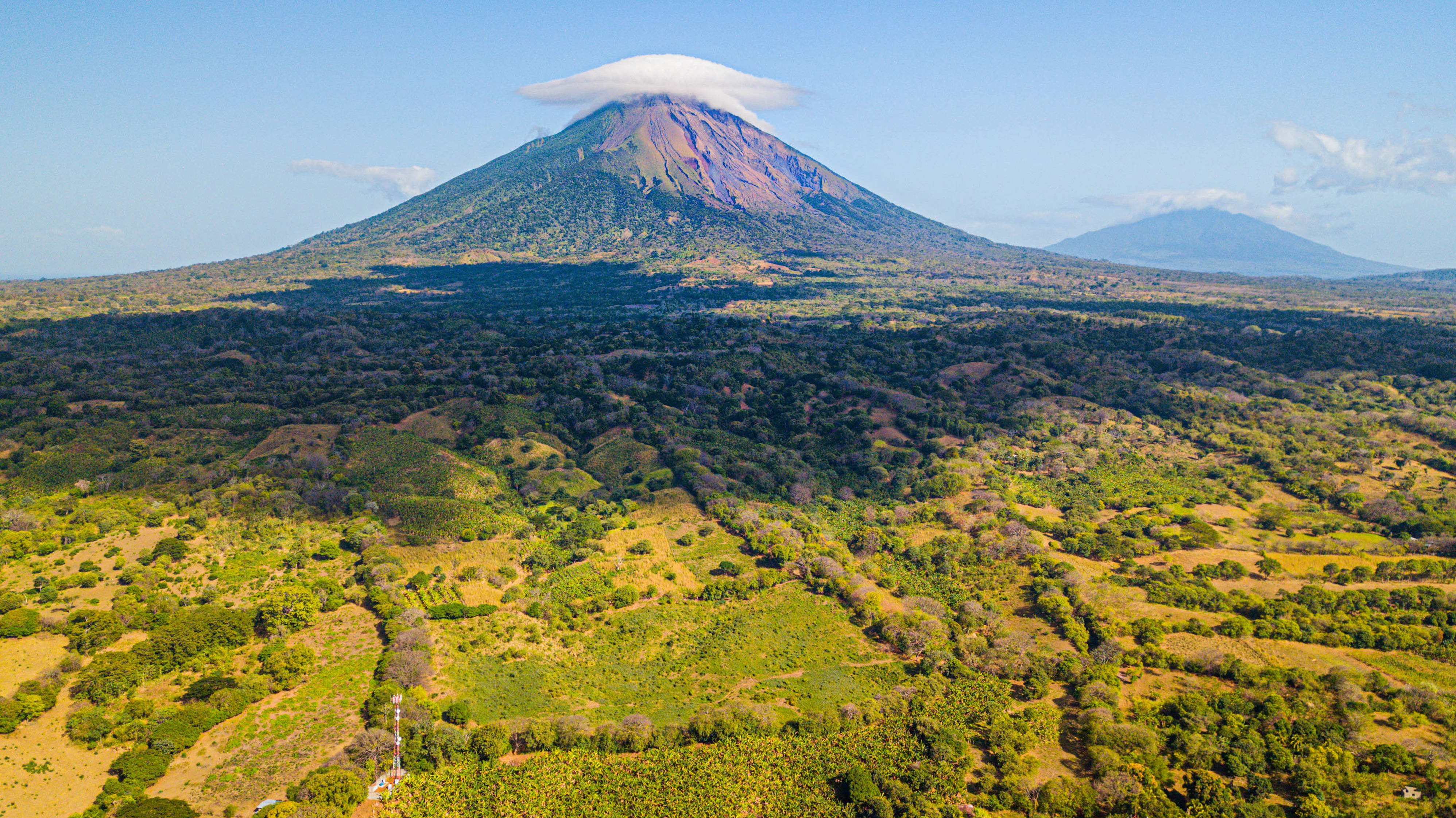 斗笠|岛屿拥有两座巨型活火山，被淡水鲨鱼包围，尼加拉瓜的奥梅特佩岛