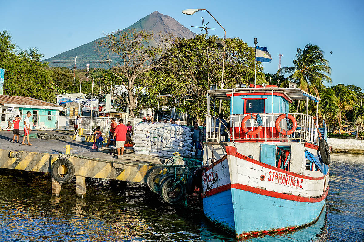 斗笠|岛屿拥有两座巨型活火山，被淡水鲨鱼包围，尼加拉瓜的奥梅特佩岛