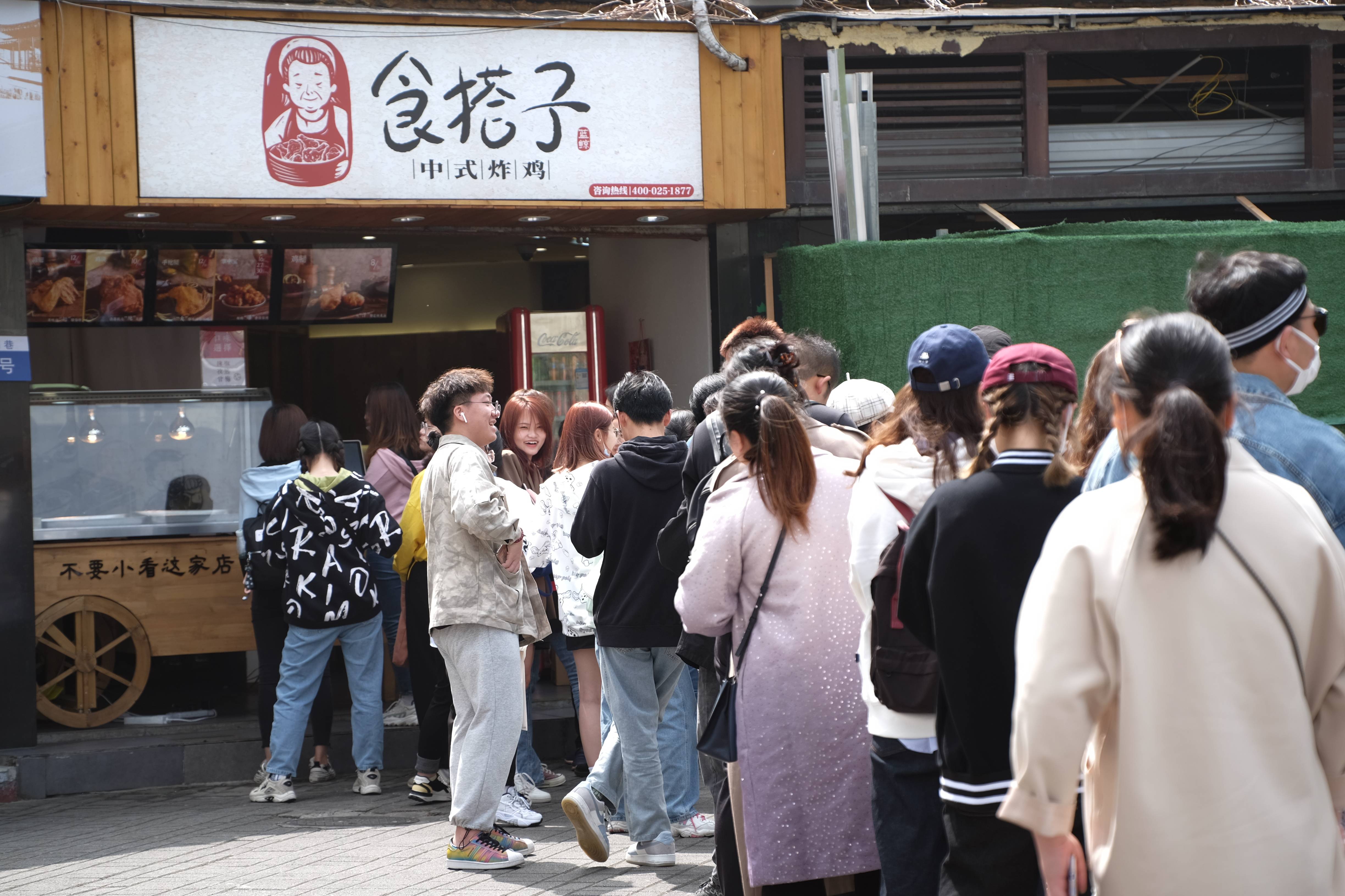 一年连开两家食搭子炸鸡店