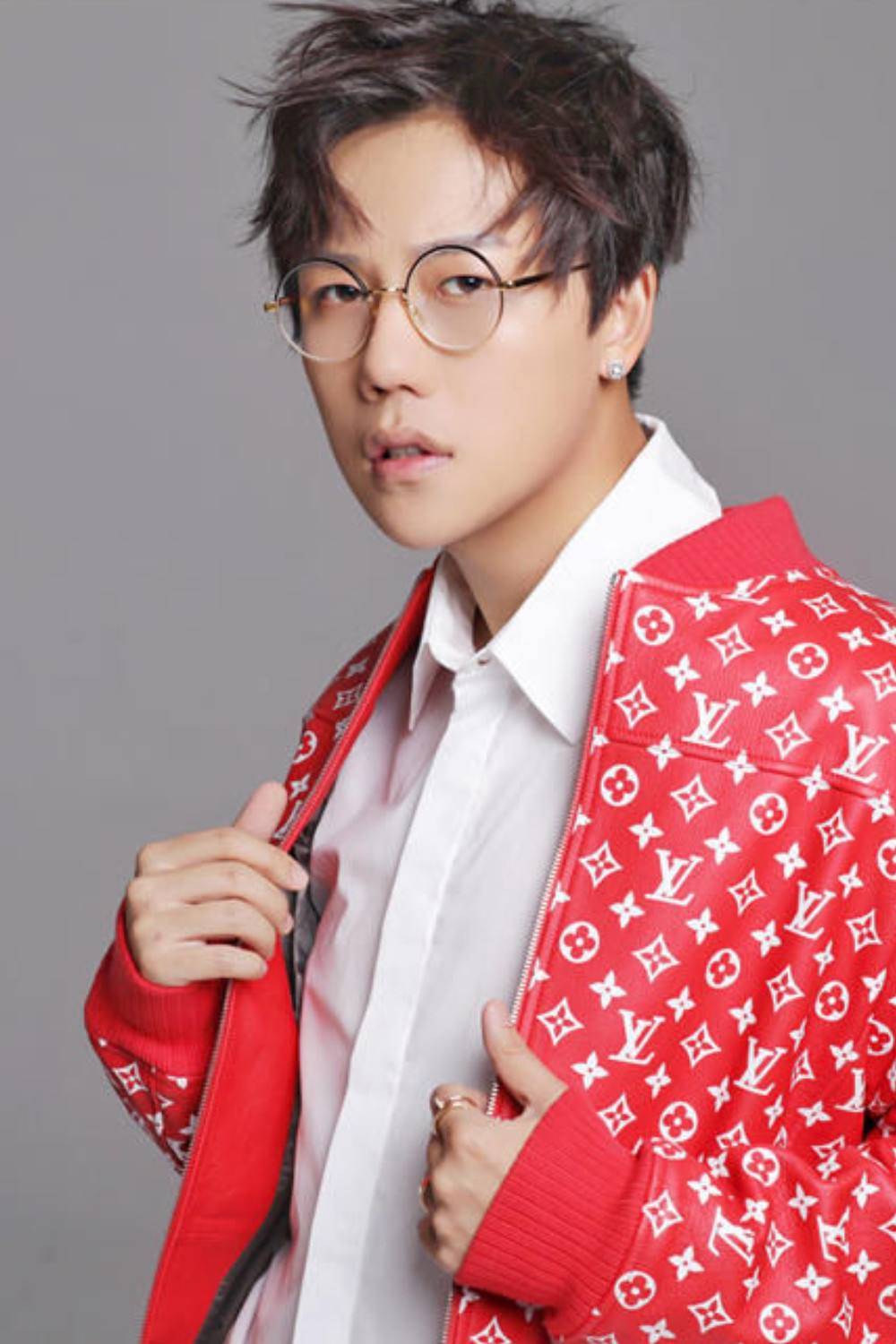 主持人刘维暂别娱乐圈照料病重母亲 孝道是中华传统美德值得提倡_明星