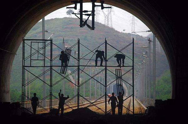 登高作业的操作范围以及考证规定是什么？_人员_建筑物_进行