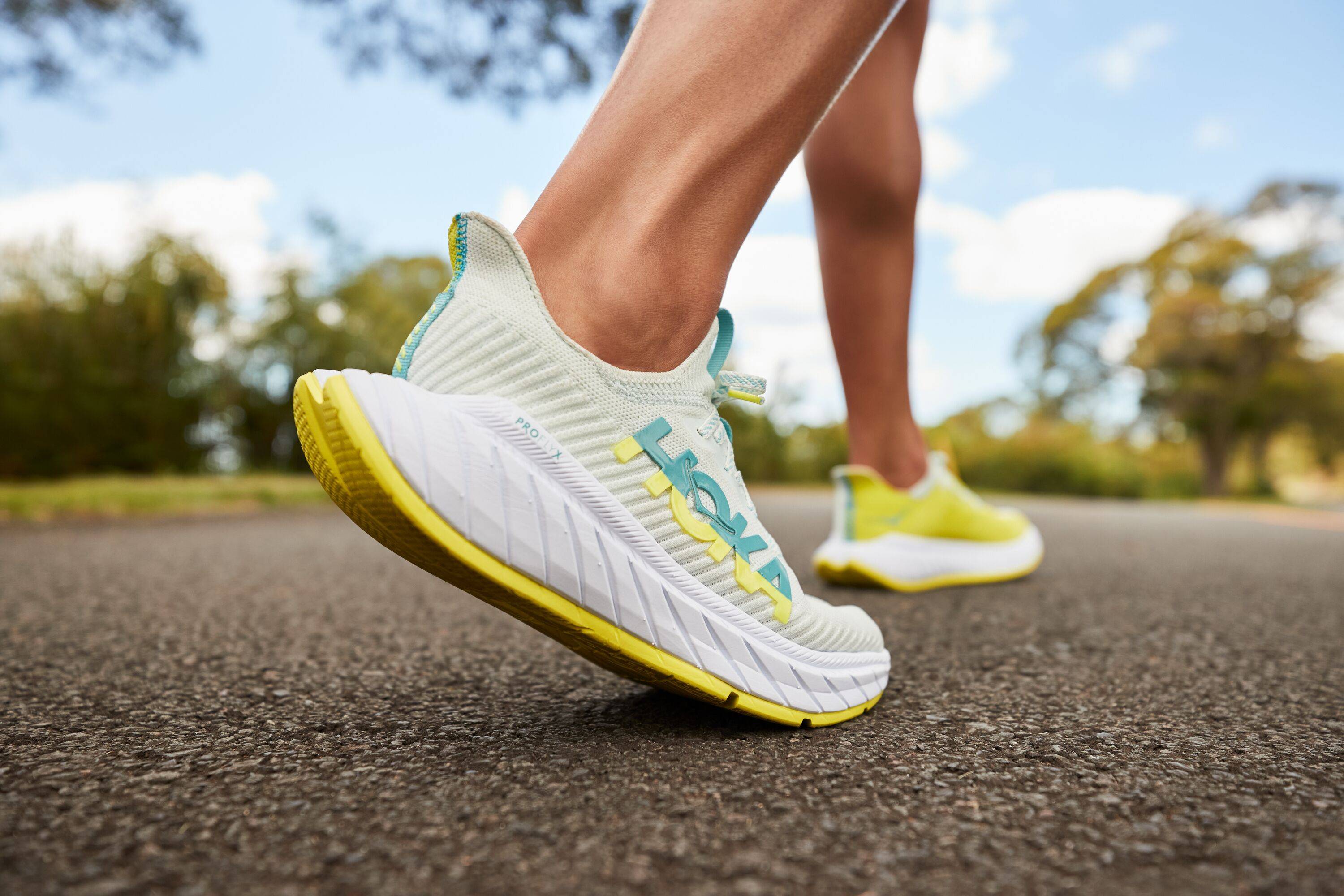 鞋面中底迭代革新hokacarbonx3碳板跑鞋推出