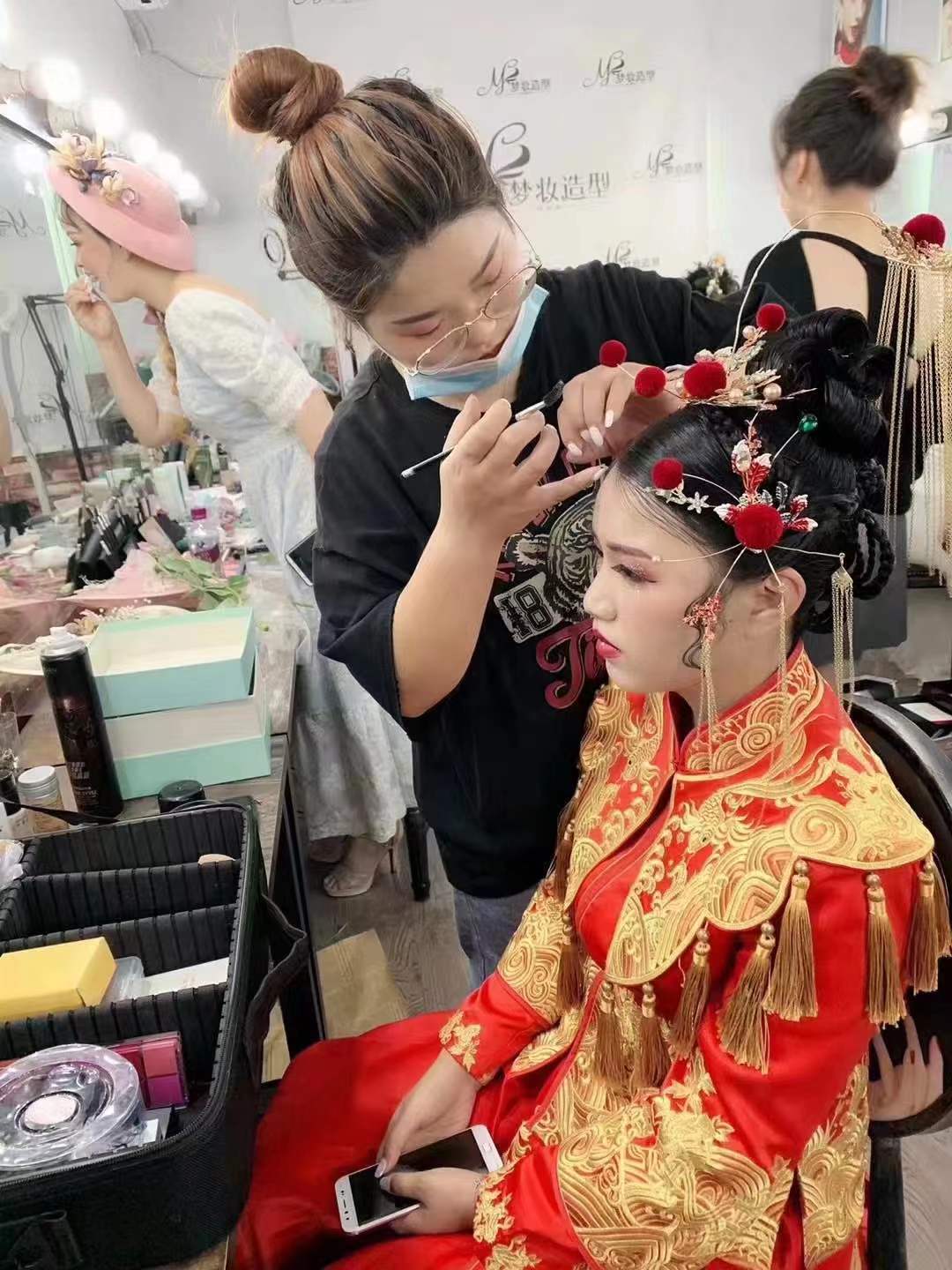 职业艺兴职业技术培训学校分享化妆师的工作职责有哪些?主要做什么?