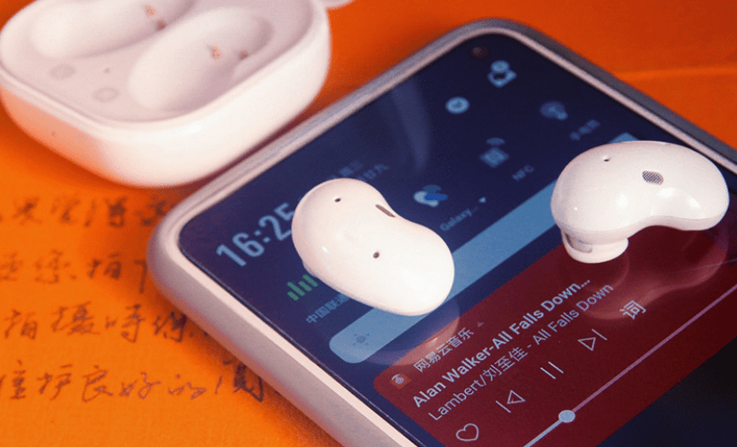 哪款蓝牙耳机佩戴更舒适？南卡和三星蓝牙耳机评测！