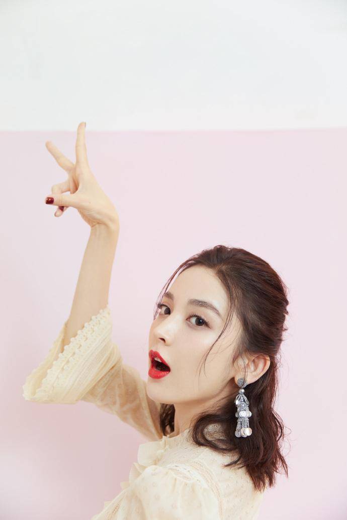 演员古力娜扎时尚经典照片合集