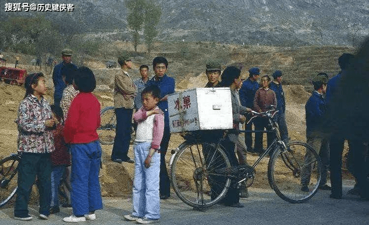 原创一组30张80年代的老照片满满的童年记忆有没有戳中你的泪点