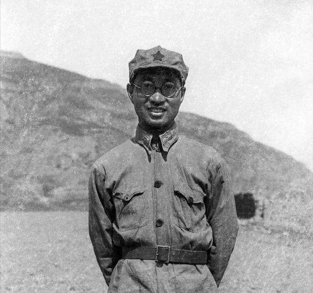 那么,作为红军干部团的政委宋任穷将军,又是什么军衔呢?