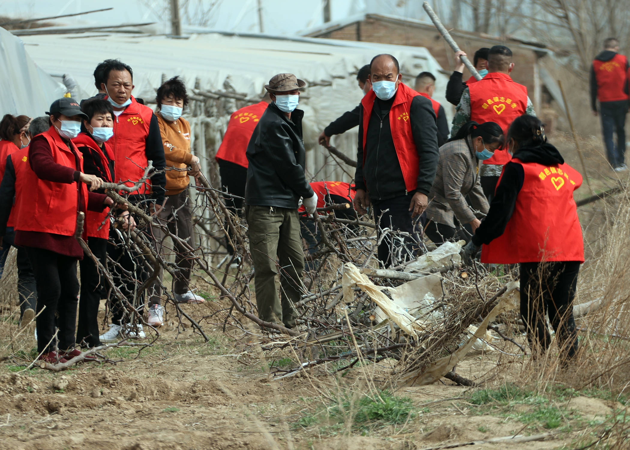 大荔朝邑镇千人排碱渠清淤暨环境卫生整治大会战