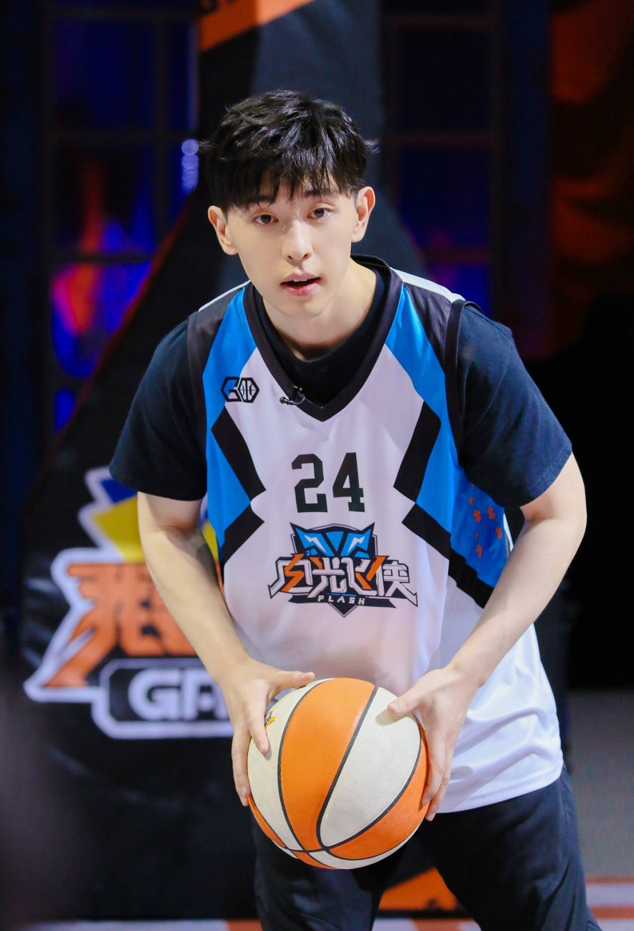 组图邓伦逃税被查曾多次参加篮球综艺节目