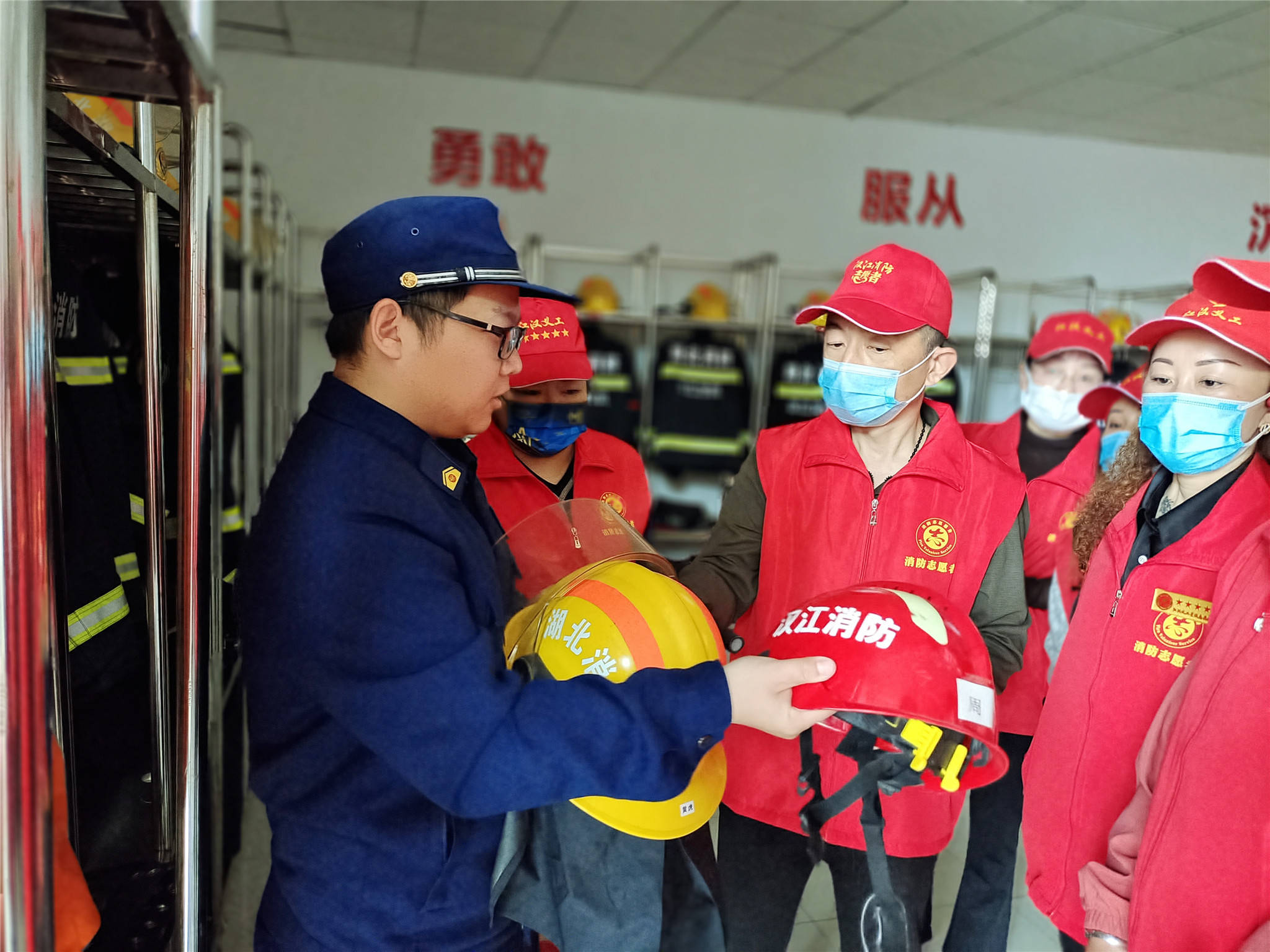 湖北江汉油田消防志愿者进红门全面学习充电