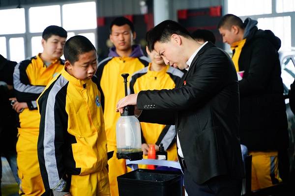 原创学子故事王天宏元气乐观小伙的汽修之旅