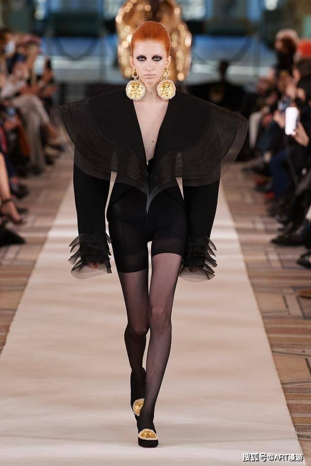 黑色 万众瞩目|艺术时尚|超现实色彩的Schiaparelli打破高定美学的天际线 ...