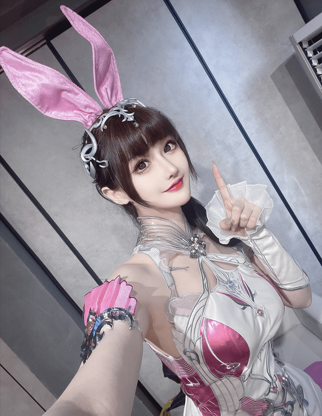 当车展上的车模是一个coser的时候你确定你是来看车的