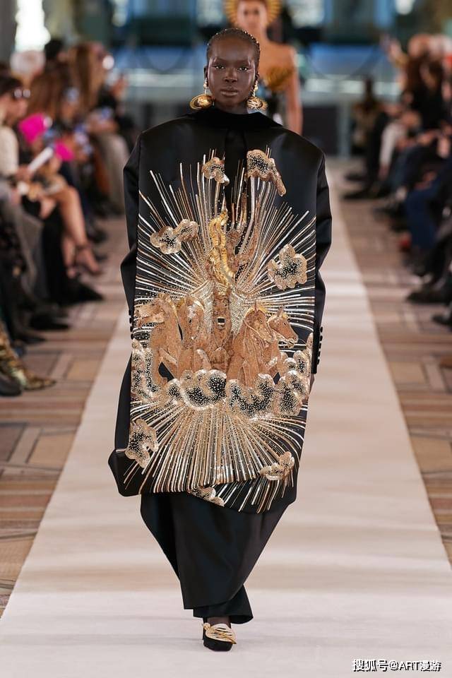 黑色 万众瞩目|艺术时尚|超现实色彩的Schiaparelli打破高定美学的天际线 ...