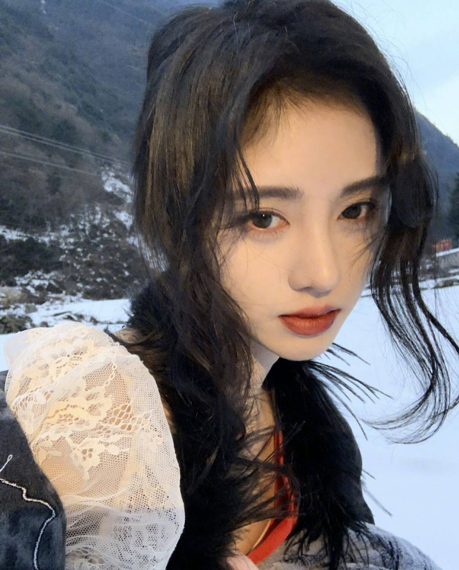 鞠婧祎写真合集：靓丽甜美的小女星