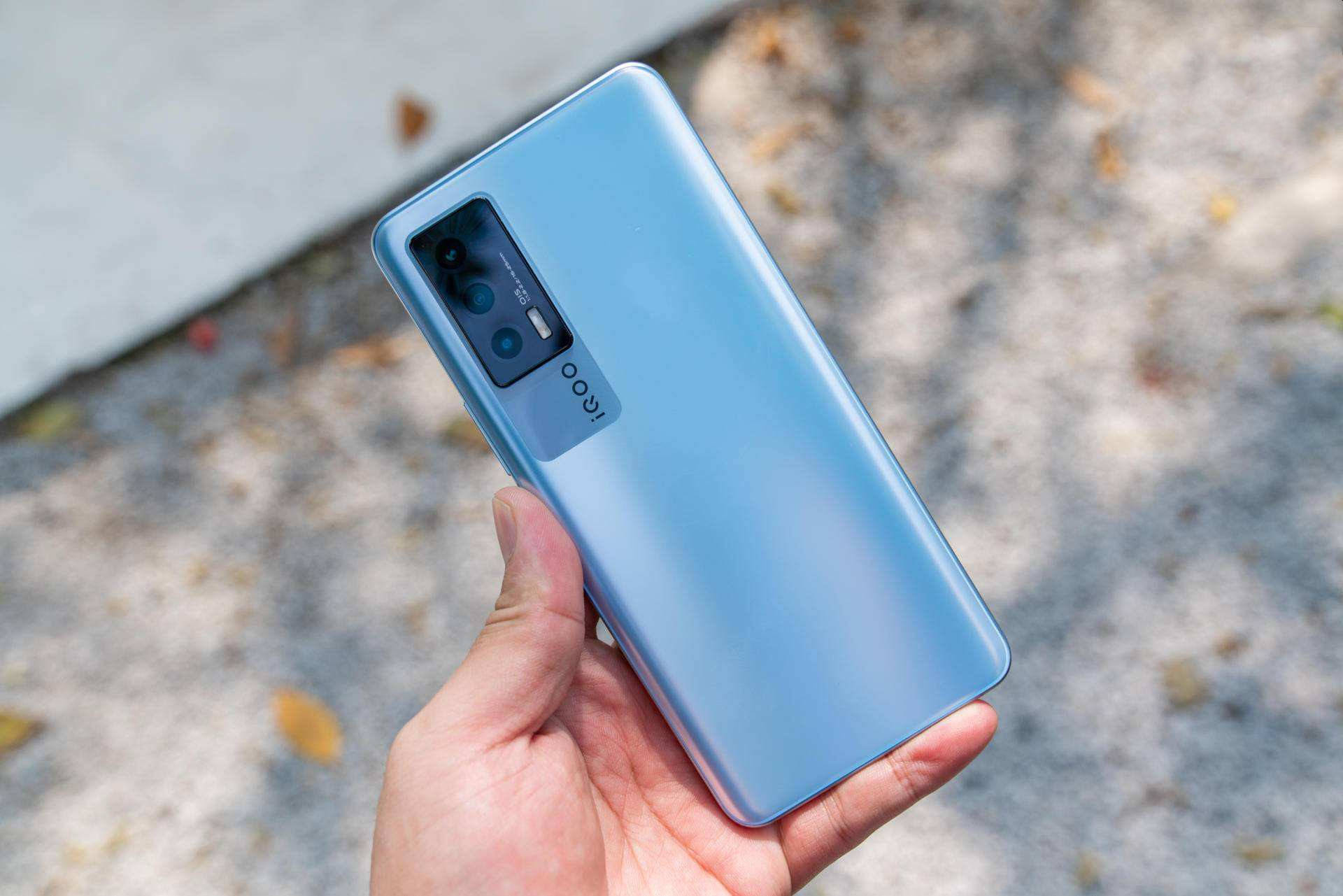 除了独显芯片带来很高的流畅度之外,vivo iqoo neo5还有骁龙870处理器