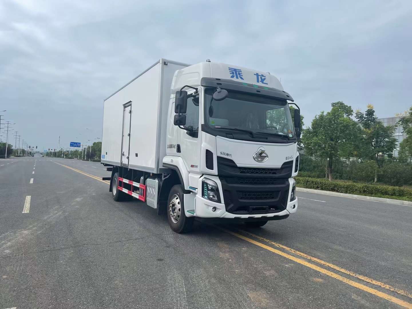 原创国六东风柳汽乘龙h5高顶双卧68米冷藏车容积41方