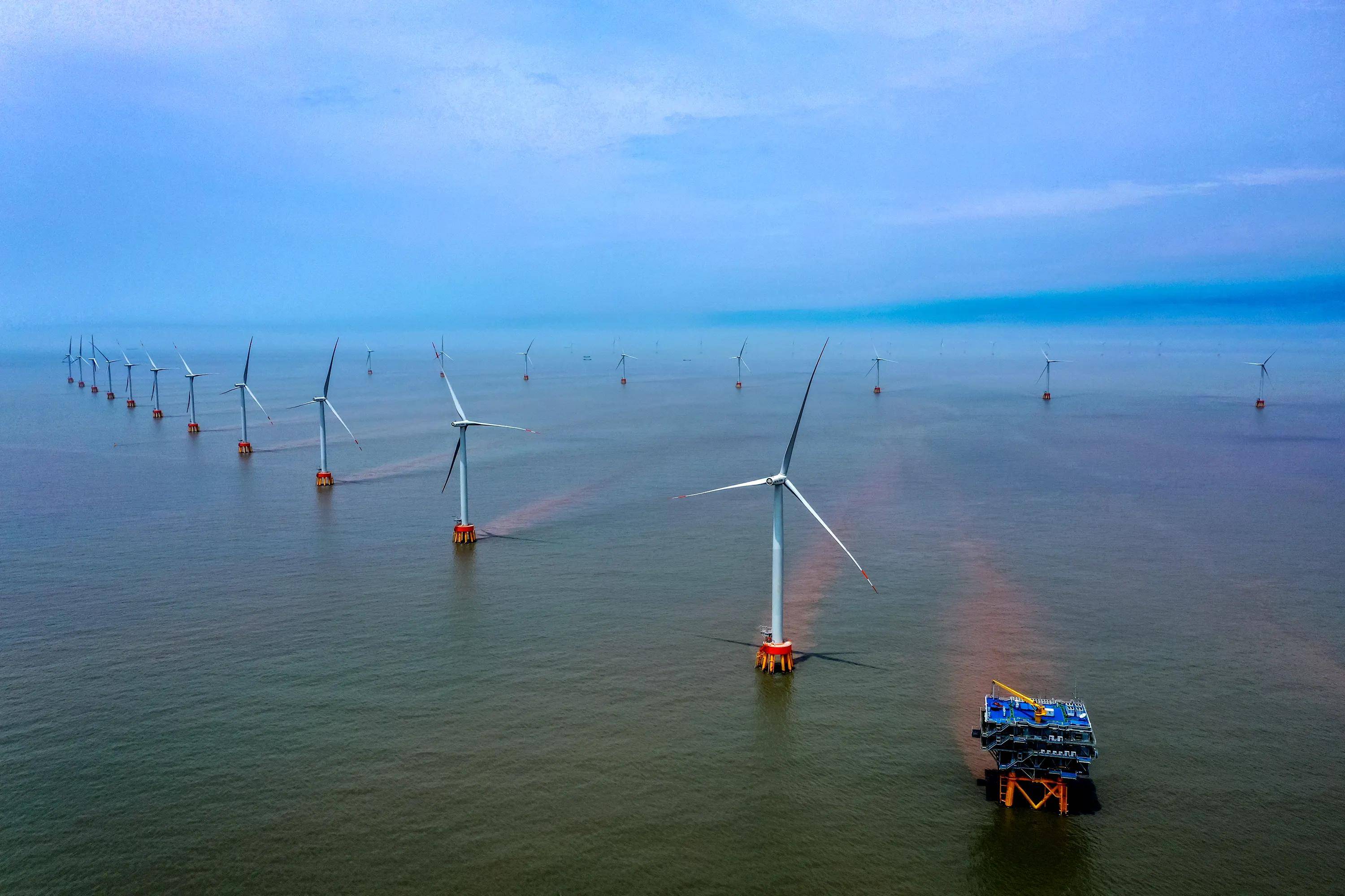 近日,中国海洋石油集团有限公司(以下简称中国海油)首个海上风电项目